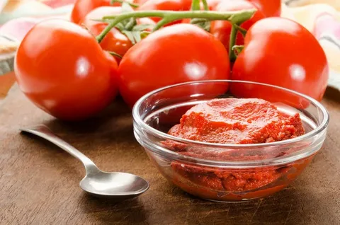 تصویر 2 از رب گوجه فرنگی مکنزی تولید شده از گوجه تازه